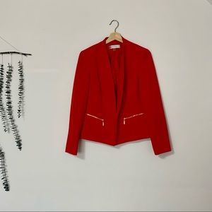 Cropped blazer with gold zipper pockets and notched sleeves